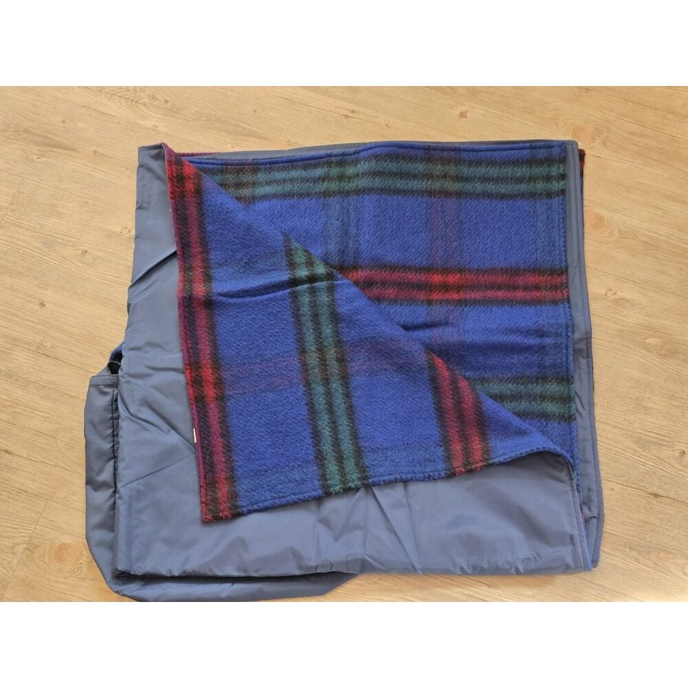 Tweedmill Blue Plaid 100% Wool Waterproof Back Picnic Blanket w Carrying Bag - Picture 4 of 6